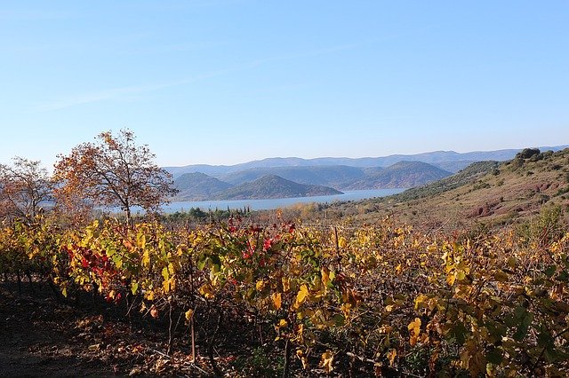 Le lac du Salagou près de Clermont-l'Hérault